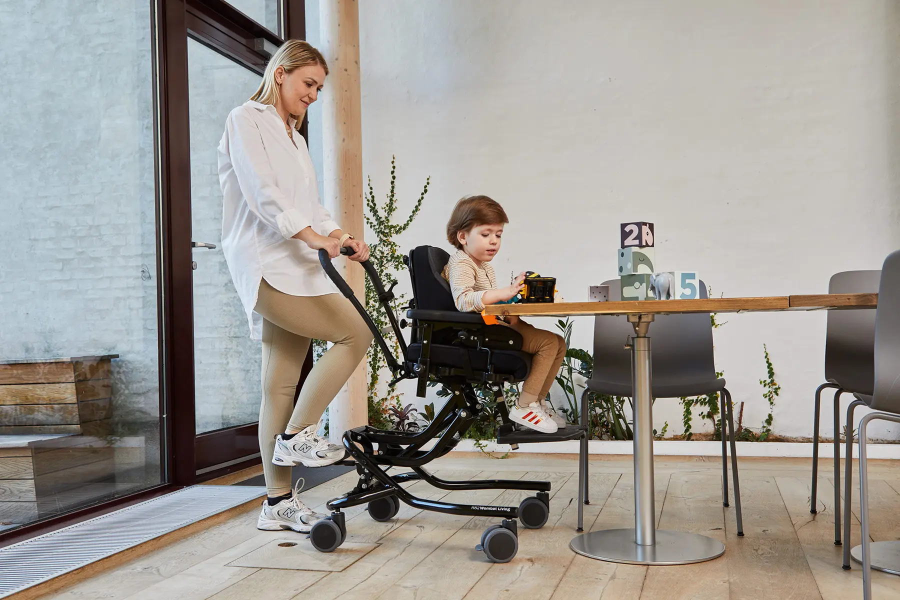 r82 wombat living background